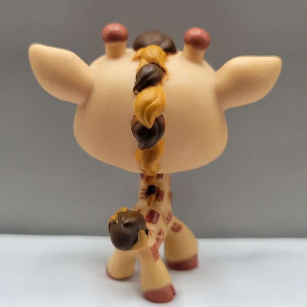 Littlest Pet Shop LPS #902 Giraffe Animal Figurine Hasbro Toy With Green Eyes